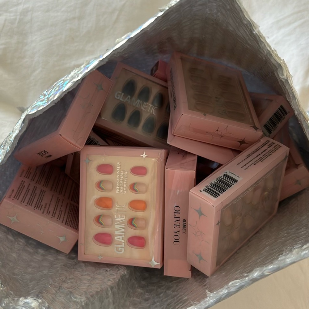 Bag of a bunch of press on nails from glamnetic